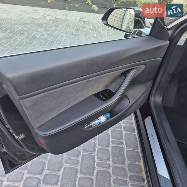 Седан Tesla Model 3 2018 в Житомирі