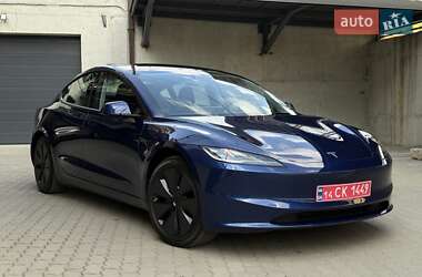 Седан Tesla Model 3 2024 в 