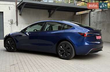 Седан Tesla Model 3 2024 в 