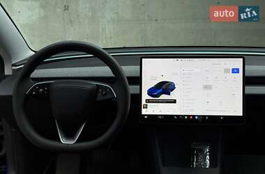 Седан Tesla Model 3 2024 в 