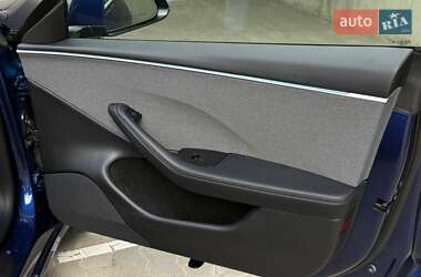 Седан Tesla Model 3 2024 в 