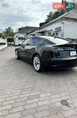 Седан Tesla Model 3 2022 в 