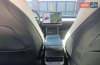 Седан Tesla Model 3 2020 в 