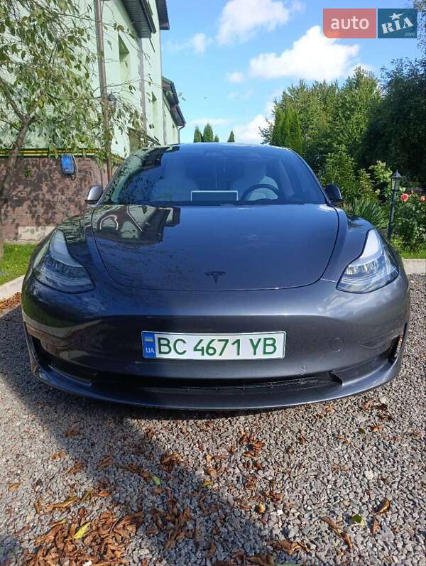 Седан Tesla Model 3 2020 в 