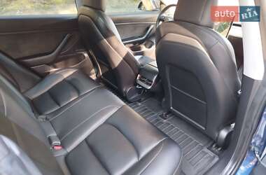 Седан Tesla Model 3 2021 в 