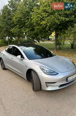 Седан Tesla Model 3 2018 в Умани
