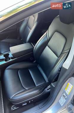 Седан Tesla Model 3 2018 в 