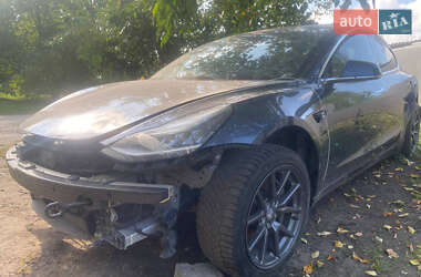 Седан Tesla Model 3 2020 в 