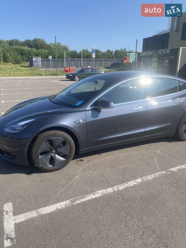 Седан Tesla Model 3 2018 в Рівному