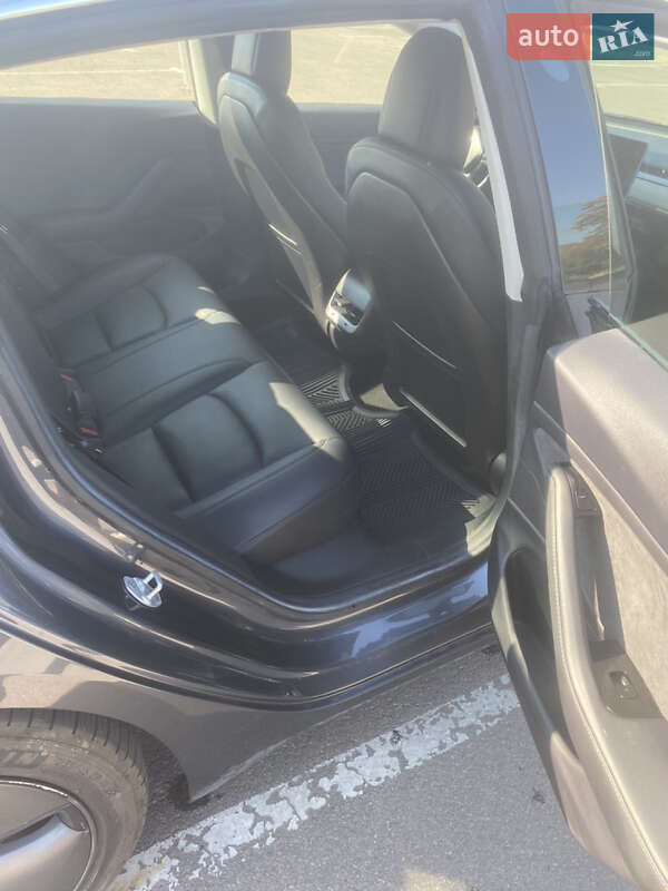 Седан Tesla Model 3 2018 в Рівному
