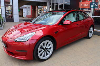Седан Tesla Model 3 2022 в 