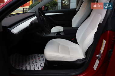 Седан Tesla Model 3 2022 в 
