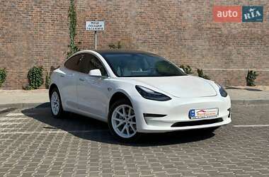 Седан Tesla Model 3 2019 в 