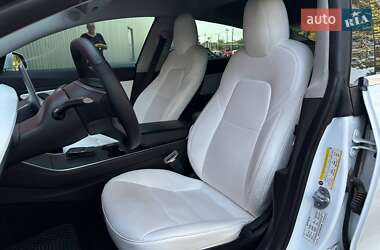 Седан Tesla Model 3 2019 в 