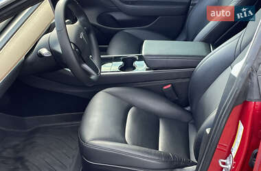 Седан Tesla Model 3 2020 в 