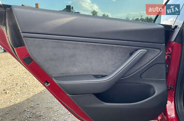 Седан Tesla Model 3 2020 в 