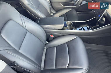 Седан Tesla Model 3 2020 в 
