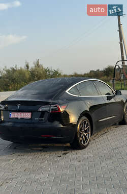 Седан Tesla Model 3 2020 в 