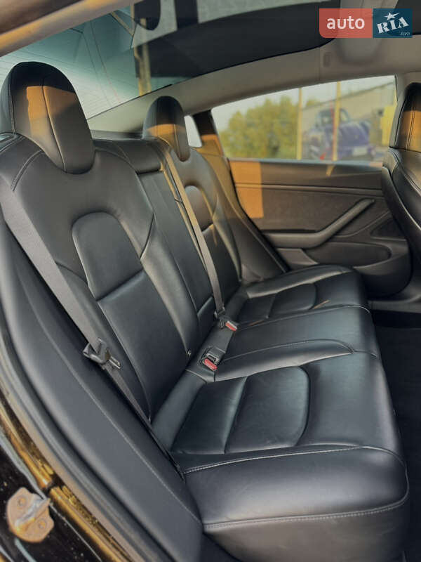 Седан Tesla Model 3 2020 в Львові