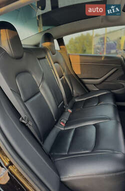 Седан Tesla Model 3 2020 в 