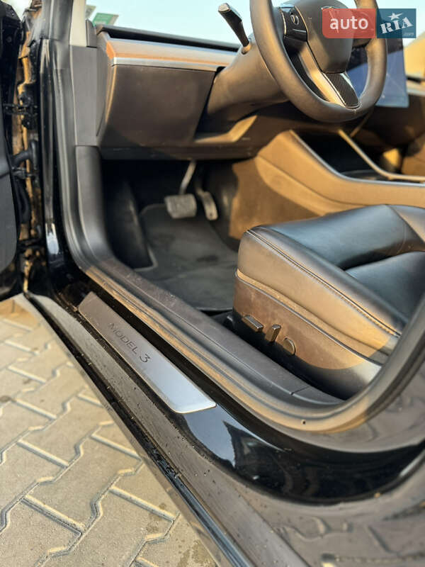 Седан Tesla Model 3 2020 в Львові