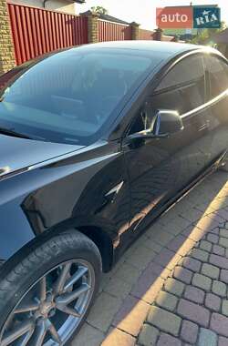 Седан Tesla Model 3 2021 в 