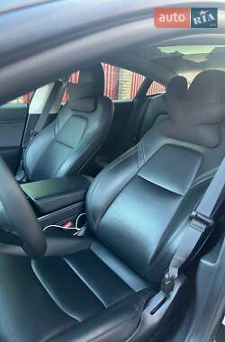 Седан Tesla Model 3 2021 в 