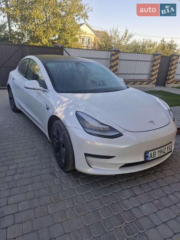 Седан Tesla Model 3 2020 в 