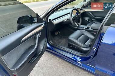 Седан Tesla Model 3 2022 в 