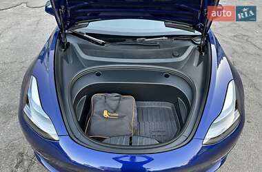 Седан Tesla Model 3 2022 в 