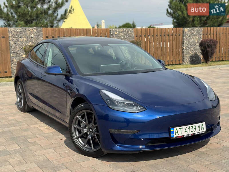 Седан Tesla Model 3 2021 в Івано-Франківську
