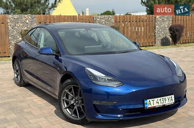 Седан Tesla Model 3 2021 в 