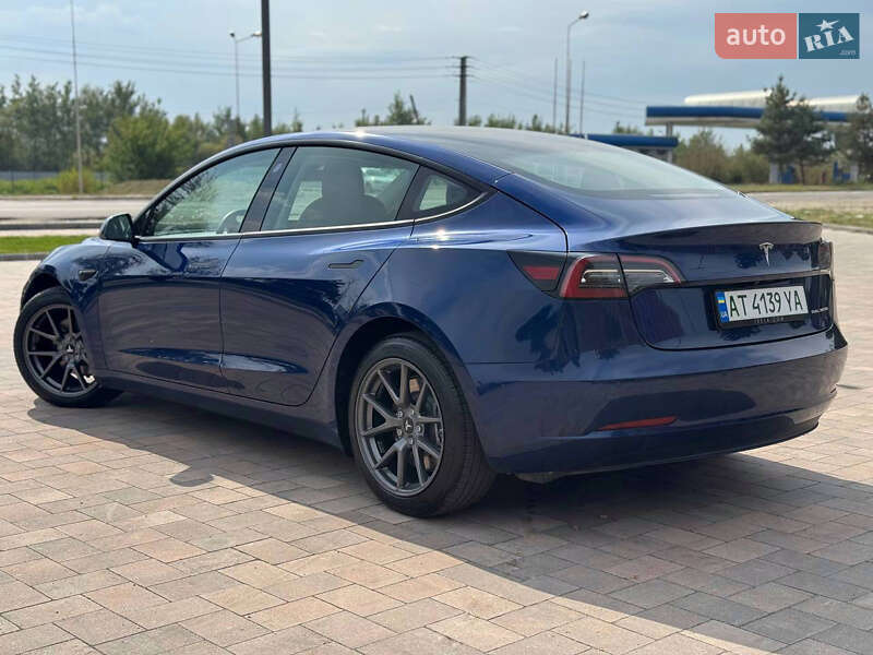 Седан Tesla Model 3 2021 в Івано-Франківську
