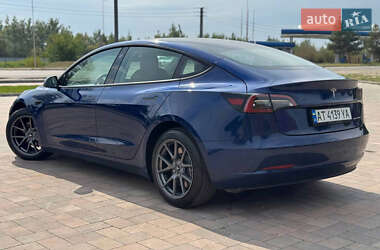 Седан Tesla Model 3 2021 в 