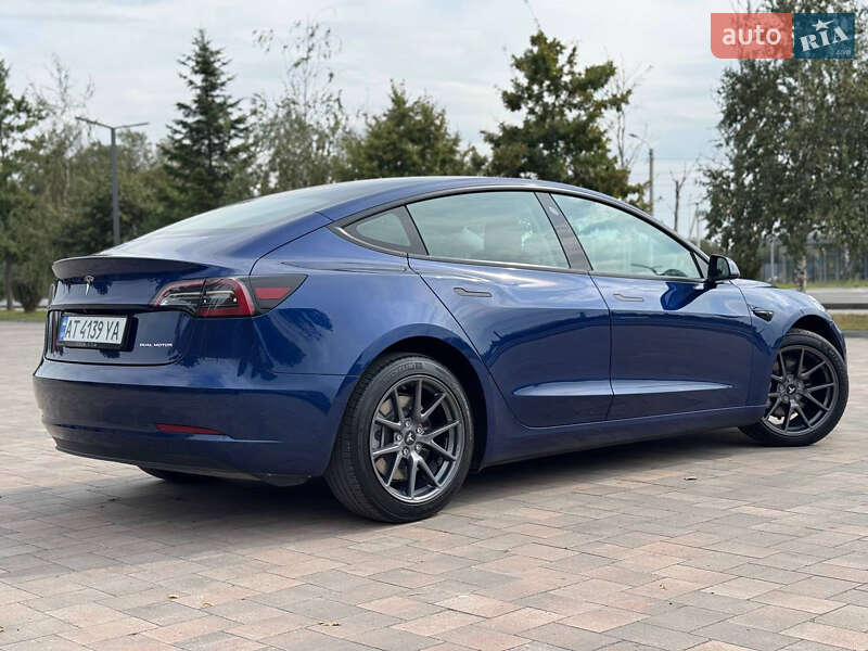 Седан Tesla Model 3 2021 в Івано-Франківську