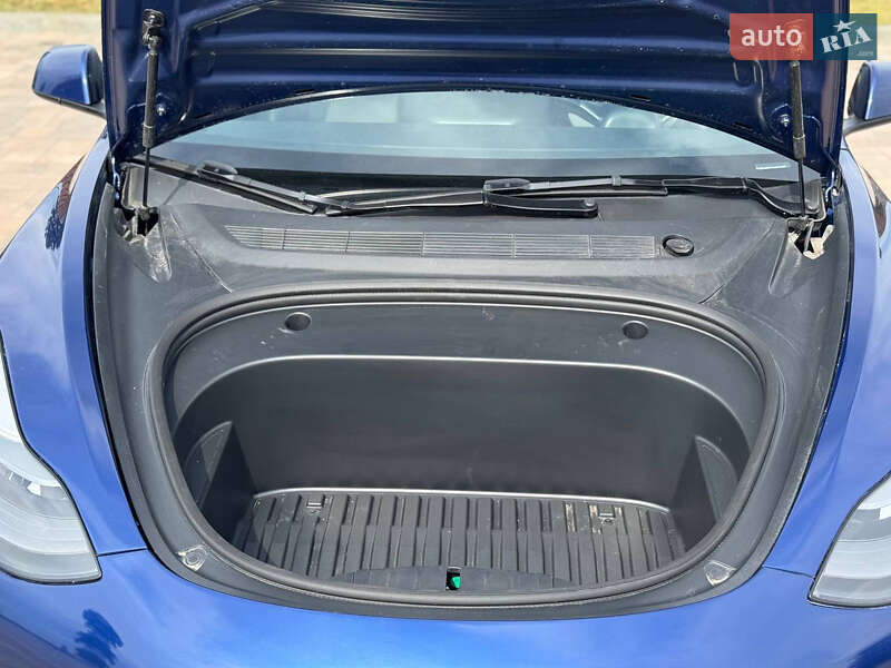 Седан Tesla Model 3 2021 в Івано-Франківську