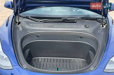 Седан Tesla Model 3 2021 в 