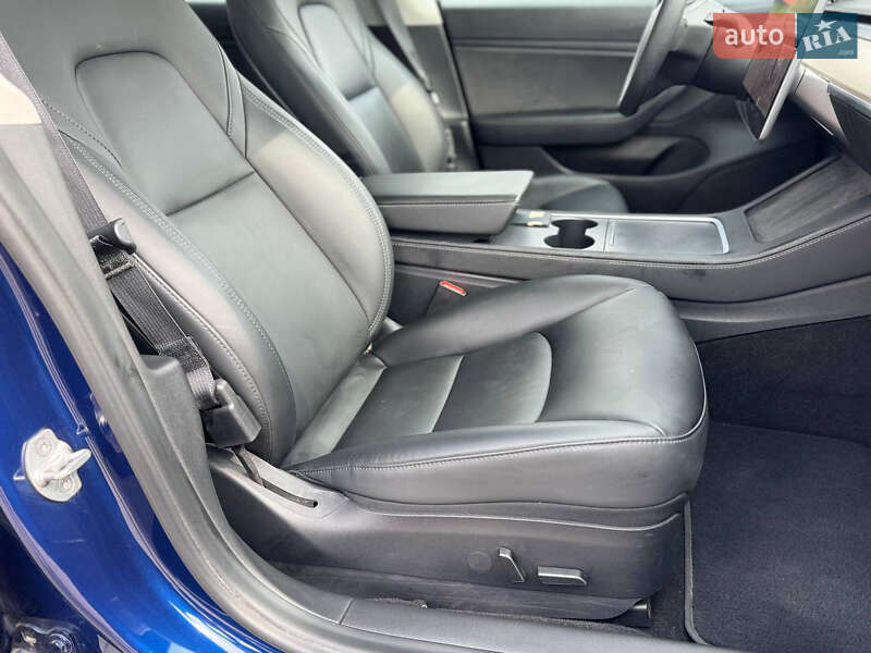 Седан Tesla Model 3 2021 в Івано-Франківську