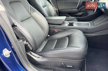 Седан Tesla Model 3 2021 в 