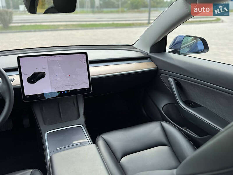 Седан Tesla Model 3 2021 в Івано-Франківську