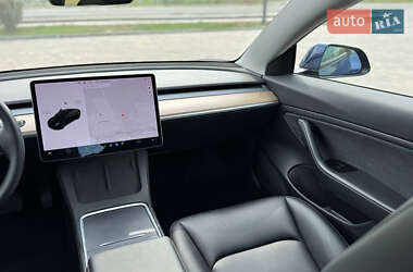 Седан Tesla Model 3 2021 в 