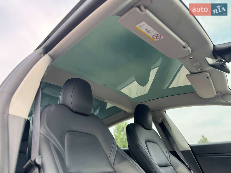 Седан Tesla Model 3 2021 в Івано-Франківську