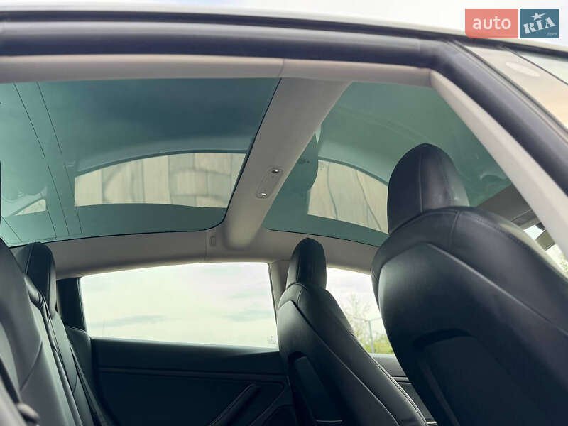 Седан Tesla Model 3 2021 в Івано-Франківську