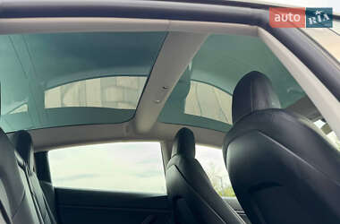 Седан Tesla Model 3 2021 в 