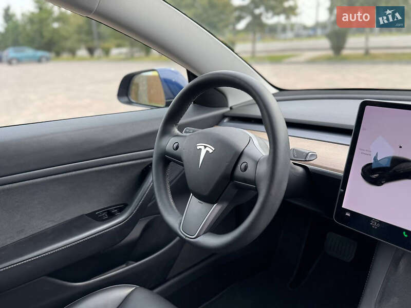 Седан Tesla Model 3 2021 в Івано-Франківську