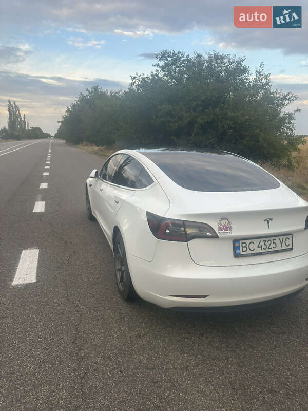 Седан Tesla Model 3 2018 в Николаеве