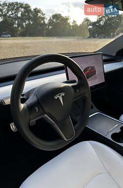 Седан Tesla Model 3 2022 в 