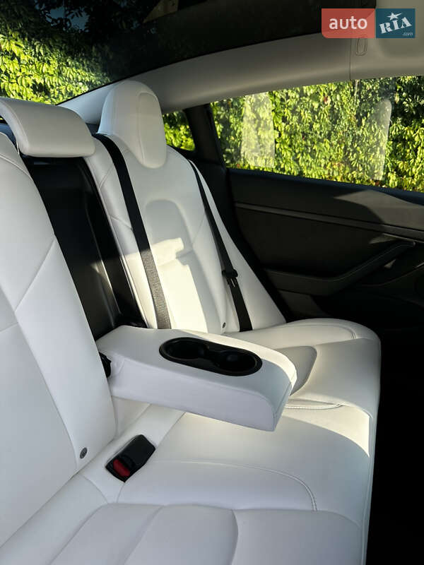 Седан Tesla Model 3 2022 в Одесі