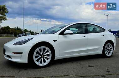 Седан Tesla Model 3 2022 в 