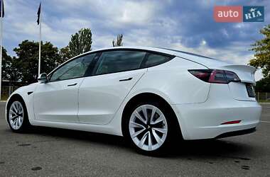 Седан Tesla Model 3 2022 в 